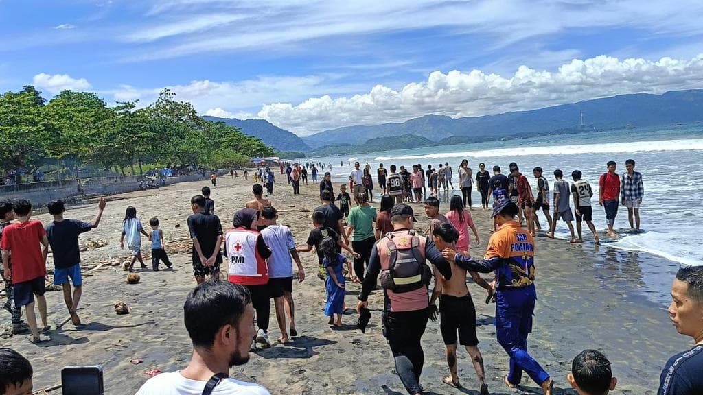 Analisis Menyelamatkan Nyawa di Pantai Istiqomah: Ketika Arus Rip Menjadi Ancaman Tak Terduga