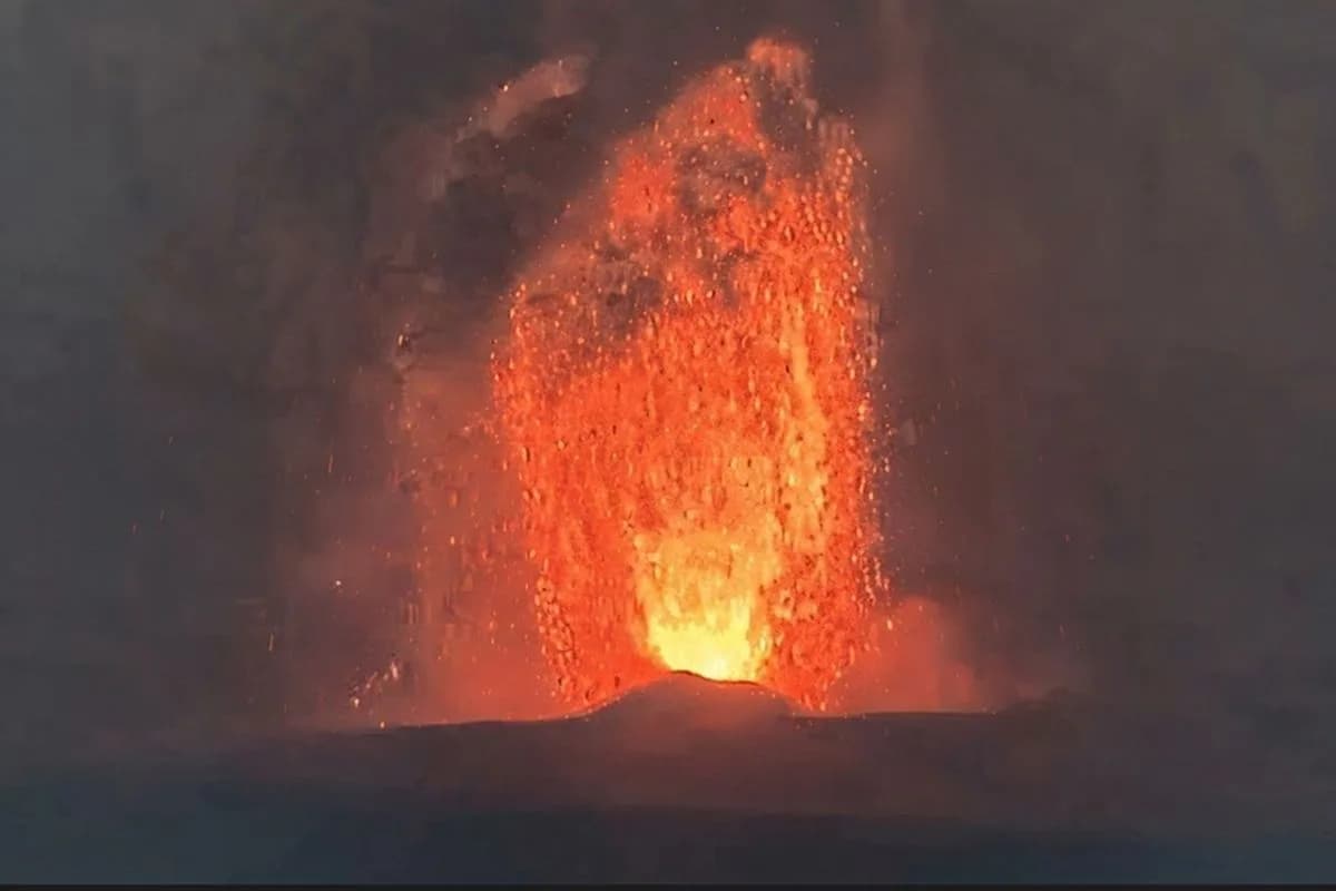 Menyingkap Dinamika Penurunan Aktivitas Vulkanik Anak Krakatau: Pelajaran Berharga dari Selat Sunda