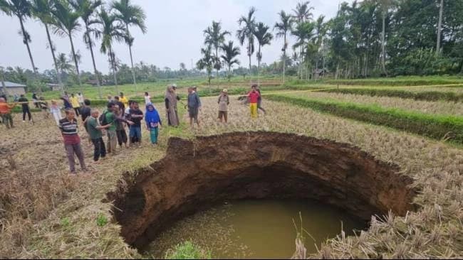 Fenomena Air Sinkhole di Sumbar Diklaim Bisa Sembuhkan Penyakit, Badan Geologi dan BBPOM: Belum Terbukti Ilmiah